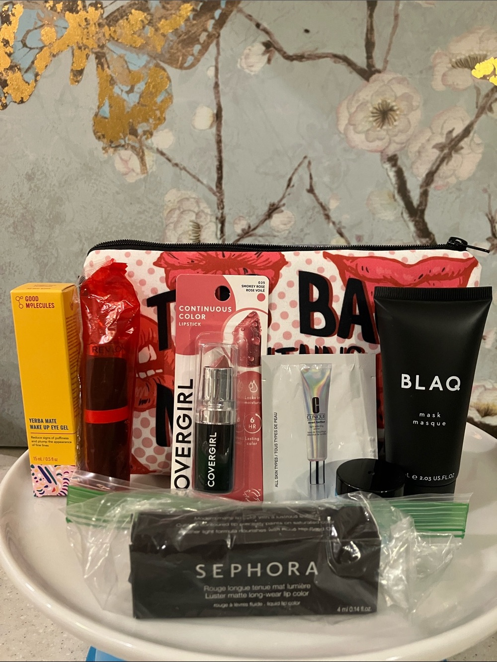 THIS BAG CONTAINS MY FACE Bundle - Facial Mask, Primer, 2 Eye Gels, 3 Lipsticks
